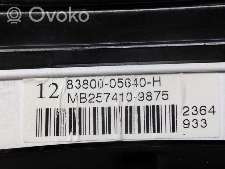 Toyota Avensis T250 Compteur de vitesse tableau de bord 8380005640