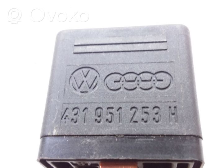 Audi 80 90 B3 Kita rėlė 431951253H