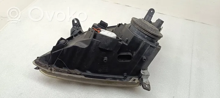 Opel Vectra C Lampa przednia 15588800