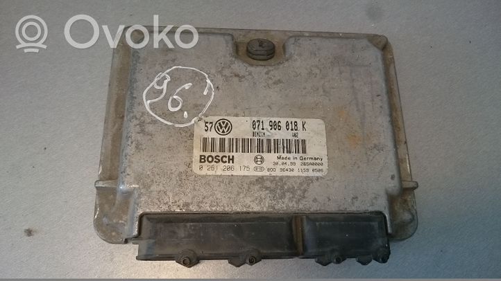 Volkswagen Golf IV Dzinēja vadības bloks 071906018K