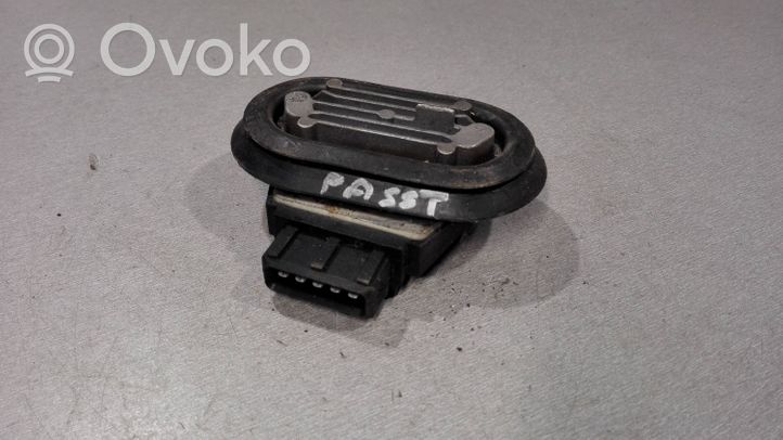 Volkswagen PASSAT B5 Sytytyksen vahvistimen ohjainlaite 8D0905351