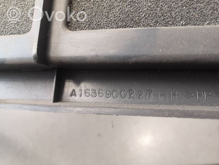 Mercedes-Benz ML W163 Other trunk/boot trim element A1636900227