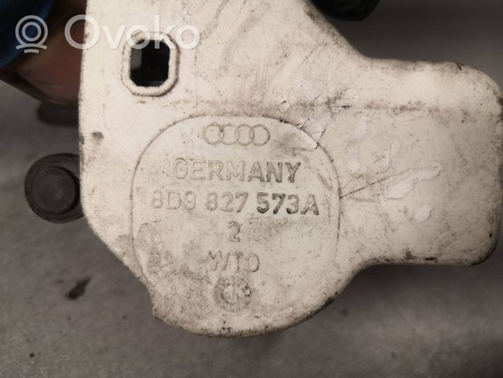 Audi A4 S4 B5 8D Zamek tylnej klapy bagażnika 8D9827573A