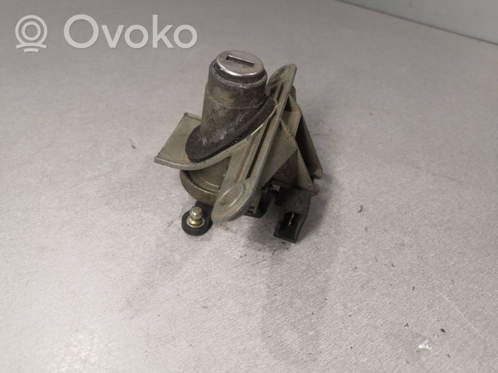 Audi A4 S4 B5 8D Takaluukun ulkopuolinen lukko 8D9827573A