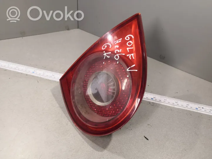 Volkswagen Golf V Lampy tylnej klapy bagażnika 1K6945093J