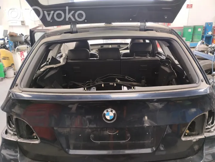 BMW 5 E60 E61 Takaluukun/tavaratilan kansi 