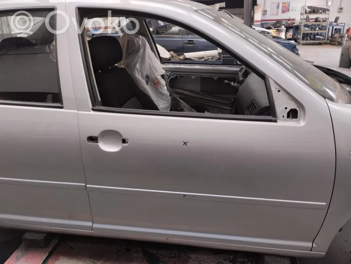 Volkswagen Bora Drzwi przednie 