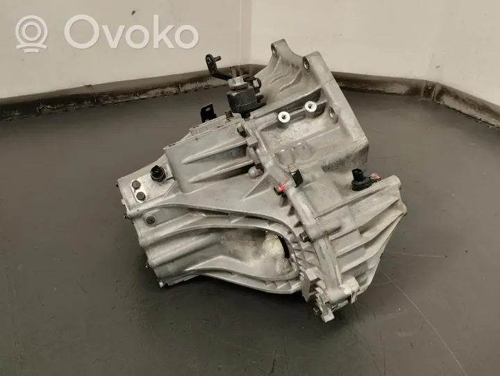 KIA Carnival Manual 5 speed gearbox Y050101907