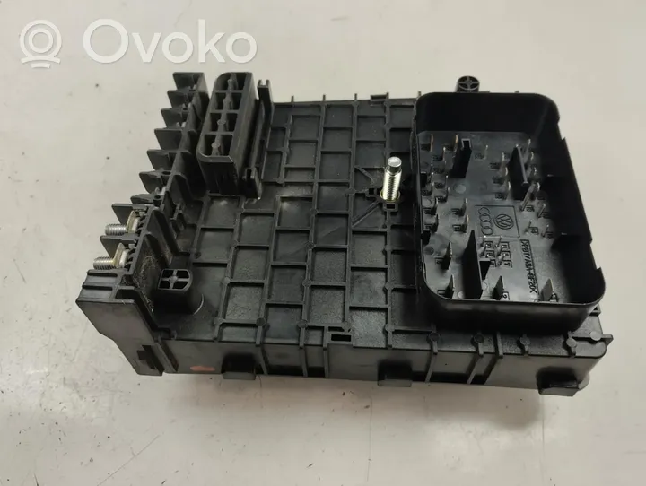 Volkswagen PASSAT B6 Module de fusibles 20108526