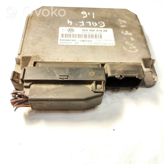 Volkswagen Golf IV Sterownik / Moduł ECU 06A906019AK