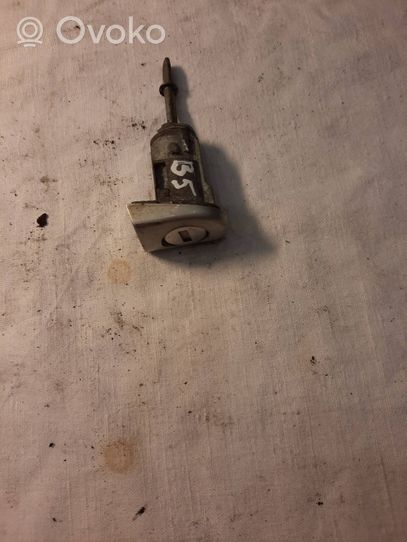 Volkswagen PASSAT B5 Front door lock (next to the handle) 