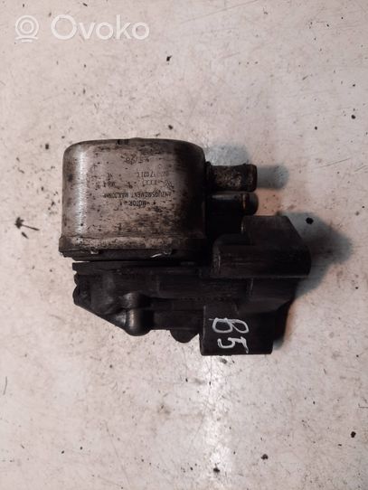 Volkswagen PASSAT B5 Supporto di montaggio del filtro dell’olio 050115417