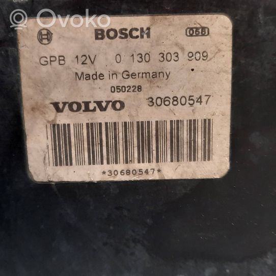 Volvo V70 Radiator cooling fan shroud 30680547