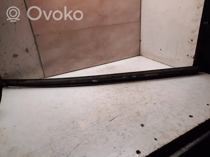 Volvo V70 Listón embellecedor de la puerta delantera (moldura) 