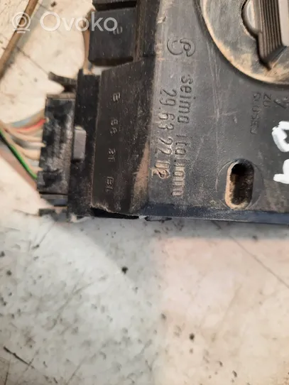 Audi 80 90 S2 B4 Cubierta del soporte de la lámpara de la luz trasera 29632202