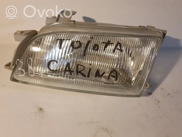 Toyota Carina T190 Передняя фара 082121156L