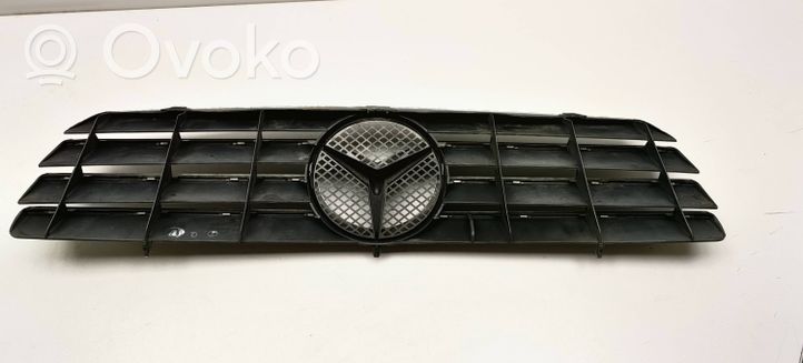 Mercedes-Benz CL C215 Etupuskurin ylempi jäähdytinsäleikkö A2158880123