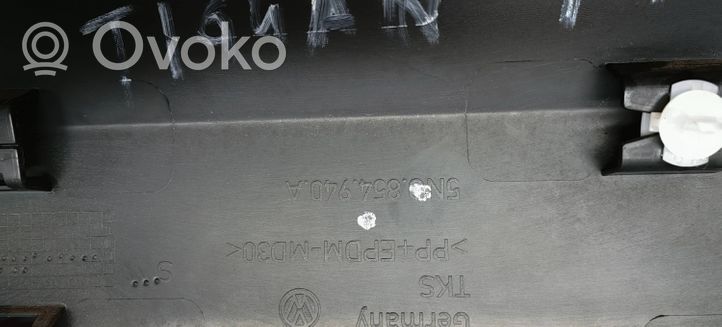 Volkswagen Tiguan Priekšpusē durvju dekoratīvā apdare (moldings) 5N0854940A