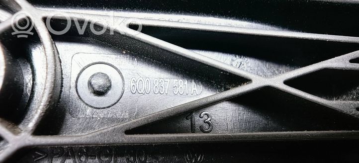 Skoda Fabia Mk3 (NJ) Korbka szyby drzwi tylnych 6Q0837581A