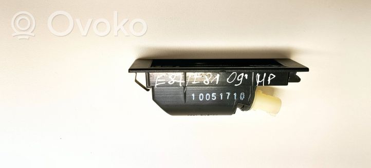 BMW 1 E81 E87 Lampa oświetlenia tylnej tablicy rejestracyjnej 