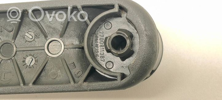 Renault Scenic I Galinio lango atidarymo rankenėlė 7700811387