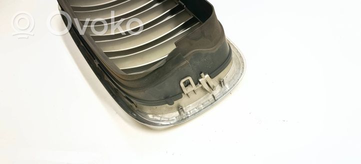 BMW X5 E70 Maskownica / Grill / Atrapa górna chłodnicy 51137171396