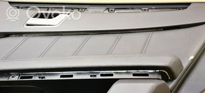 Mercedes-Benz E W212 Takaoven verhoilu 2127301070