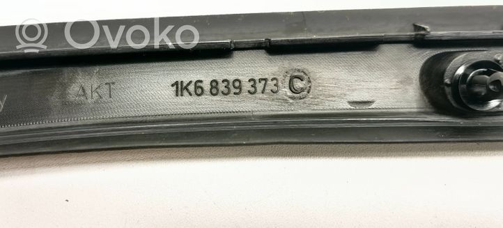 Volkswagen Golf V Takaoven kumitiiviste 1k6839373