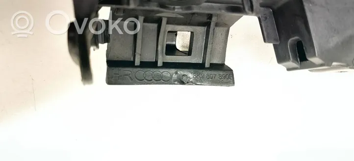 Audi A4 S4 B8 8K Staffa angolare del supporto di montaggio del paraurti 8K9807890B