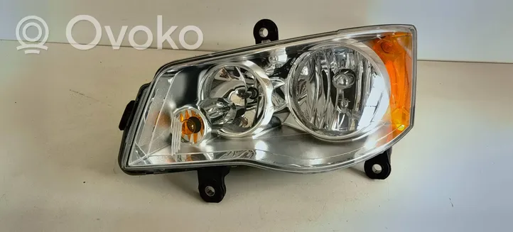 Chrysler Town & Country V Lampa przednia 05113337AE