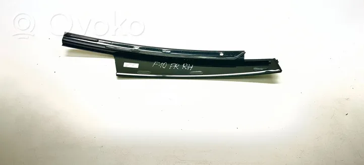 BMW 5 F10 F11 Moulures des vitres de la porte avant 7209724