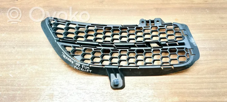 Volkswagen Touareg I Front bumper lower grill 7L6853665