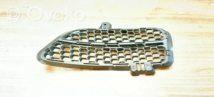 Volkswagen Touareg I Grille inférieure de pare-chocs avant 7L6853666