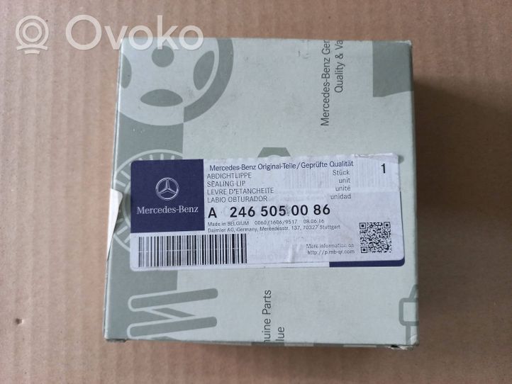 Mercedes-Benz CLA C117 X117 W117 Radiateur panneau supérieur d'admission d'air A2465050086