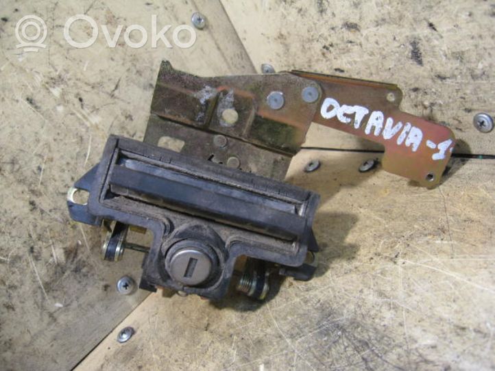 Skoda Octavia Mk1 (1U) Poignée extérieure de hayon arrière 