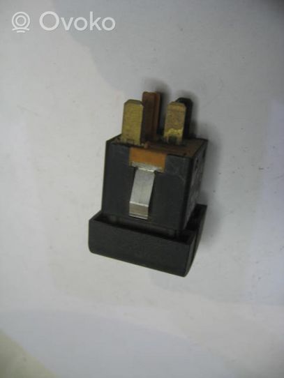 Opel Omega B1 Seat heating switch 90457317