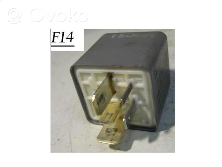 Audi A6 S6 C4 4A Fuel pump relay 4D0951253