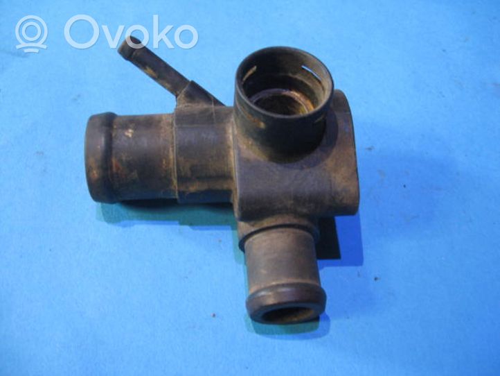 Volkswagen Vento Tuyau de liquide de refroidissement moteur 028121132A