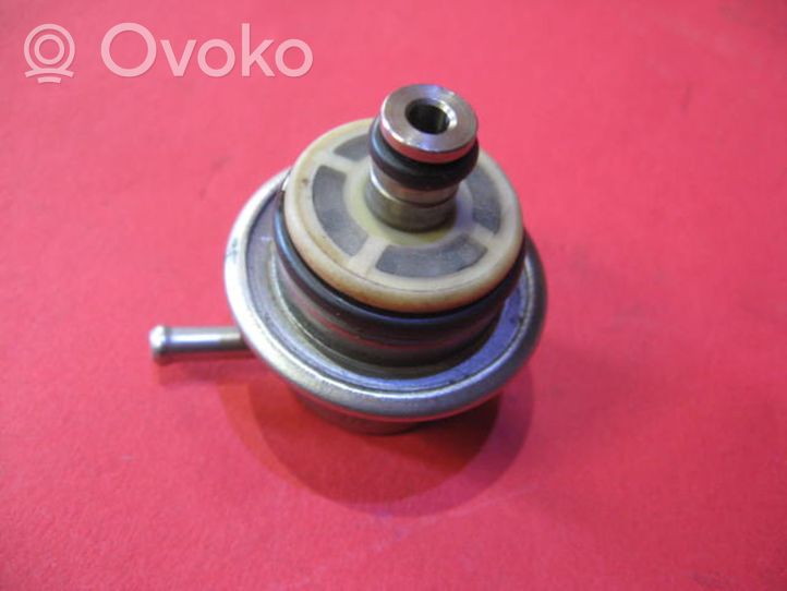 Renault Megane I Fuel pressure regulator 300KPA