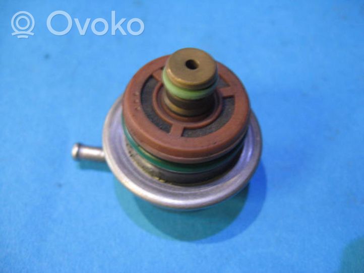 Audi 80 90 B3 Fuel pressure regulator 0280160575