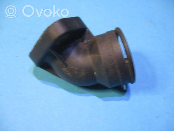 Volkswagen PASSAT B3 Sfiato/tubo di sfiato/tubo flessibile 028103111E