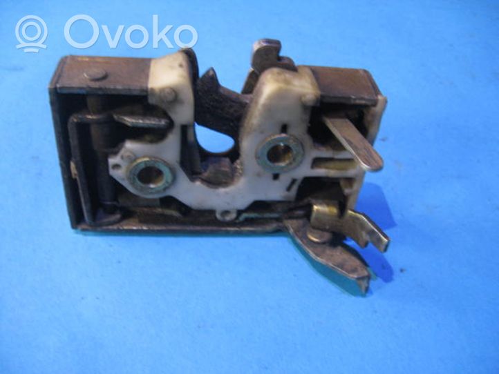 Volkswagen PASSAT B2 Front door lock 191837015