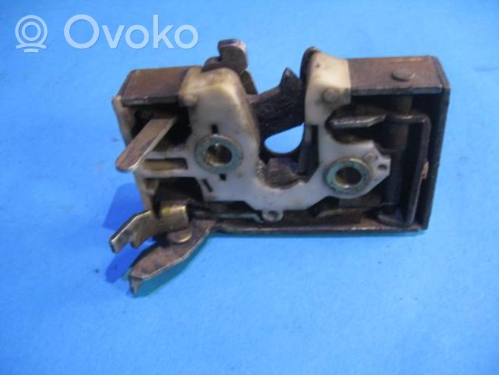 Volkswagen Santana Serrure de porte avant 321837016