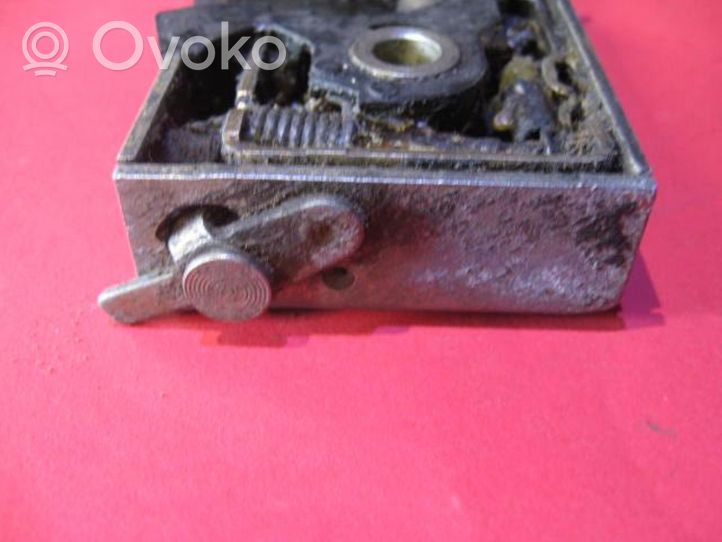 Volkswagen PASSAT B2 Rear door lock 193839015A