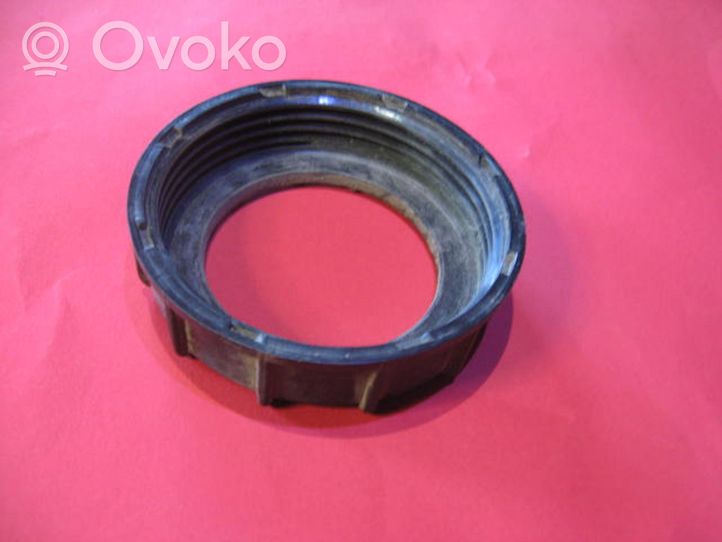 Volvo 340 -  360 Bague de verrouillage pour réservoir de carburant 44721