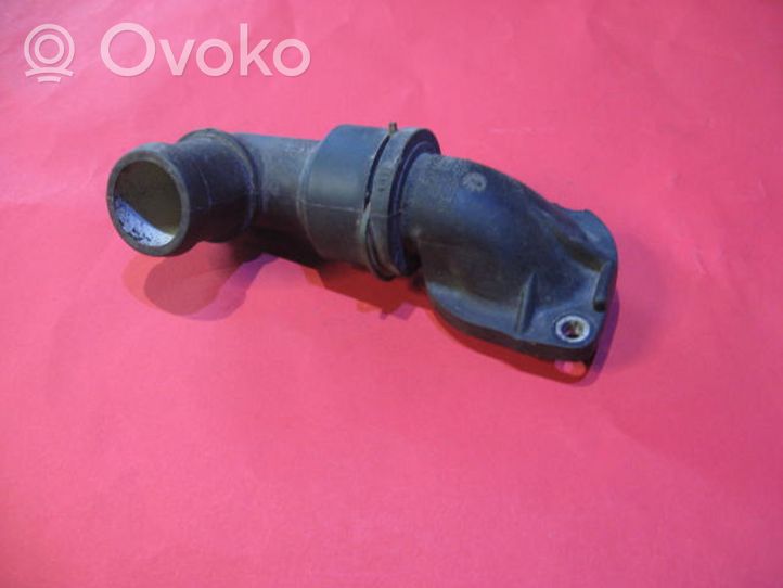 Volkswagen PASSAT B3 Termostaatin kotelo 037121121A