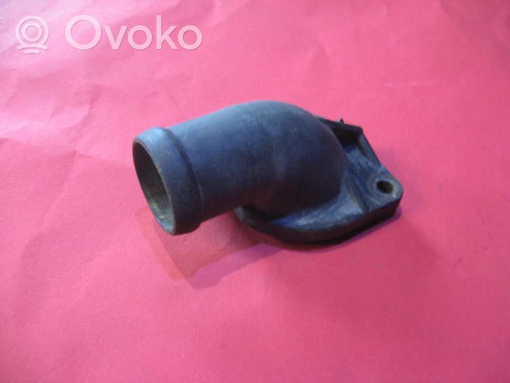 Audi 80 90 S2 B4 Termostaatin kotelo 055121121F