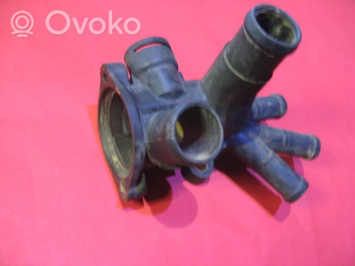 Volkswagen Golf III Termostaatin kotelo 030121117N