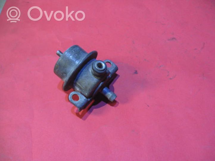 Volkswagen PASSAT B3 Fuel pressure regulator 0280160225