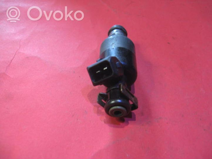 Opel Corsa B Injecteur de carburant 17089276